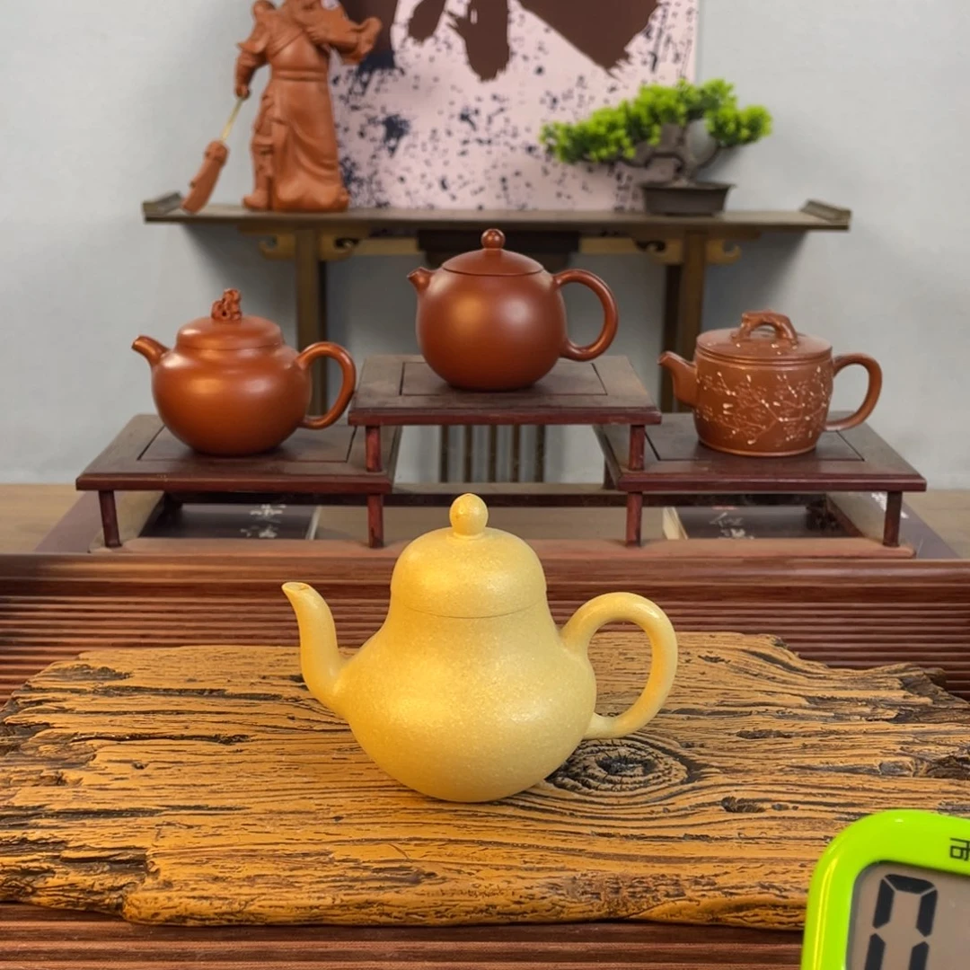 紫砂茶壶三*一宜兴一位年轻女孩