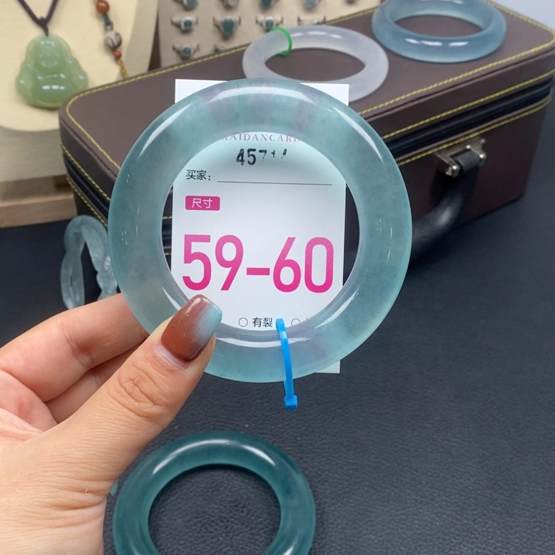 新***发石英质玉未镶嵌手镯