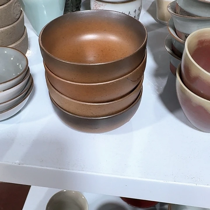 主人杯一个，瓷。。品茗