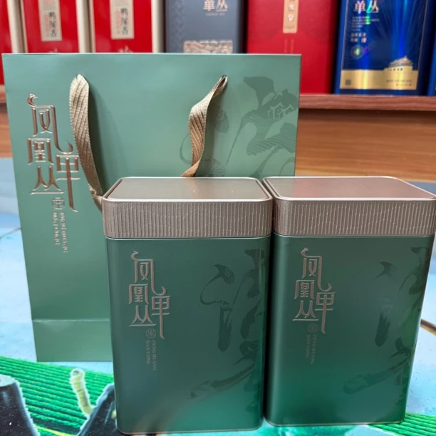 春茶凤凰单丛茶虎 条索整齐 口感饱满 26 罐装随机瓶子