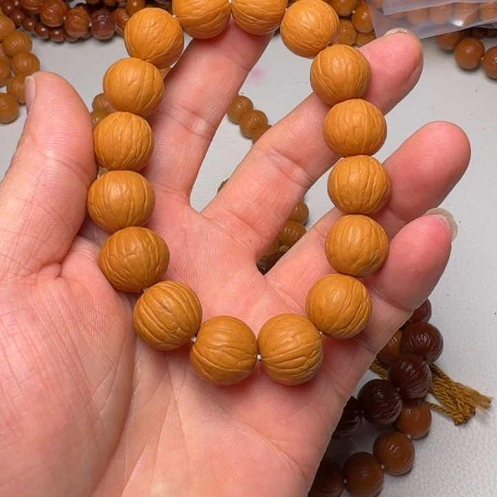 猴头核桃吊坠聚宝盆