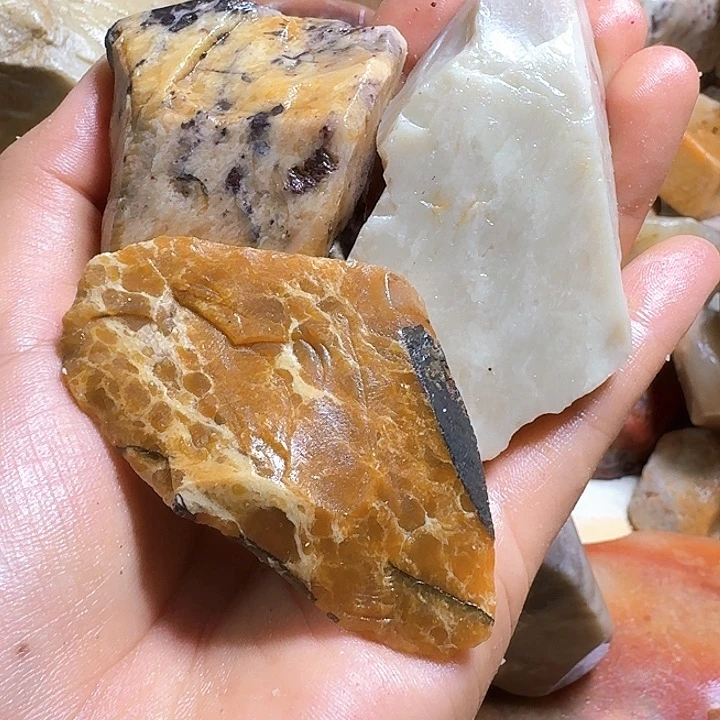 沉***金寿山石寿山石的颜色