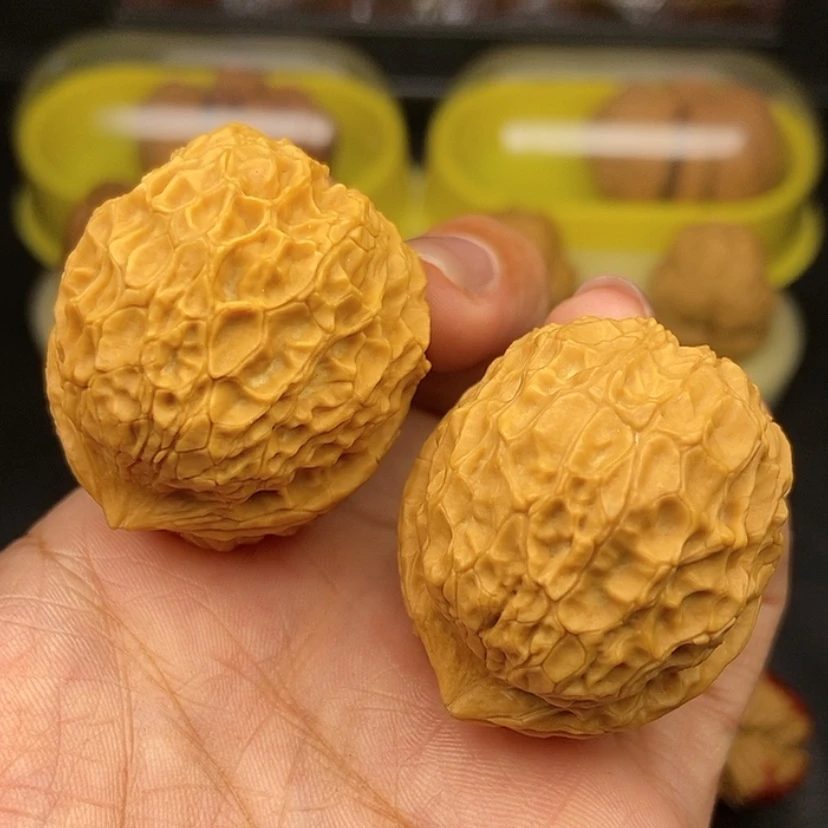 【闪购商品】文玩核桃把件42尺铁绣球