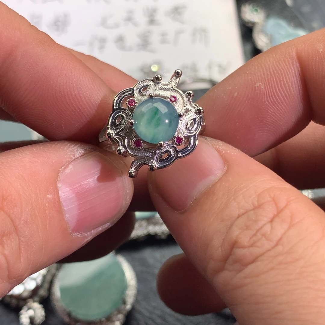 翡翠颈饰未镶嵌戒指