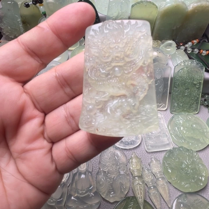 岫玉未镶嵌吊坠(赠链)