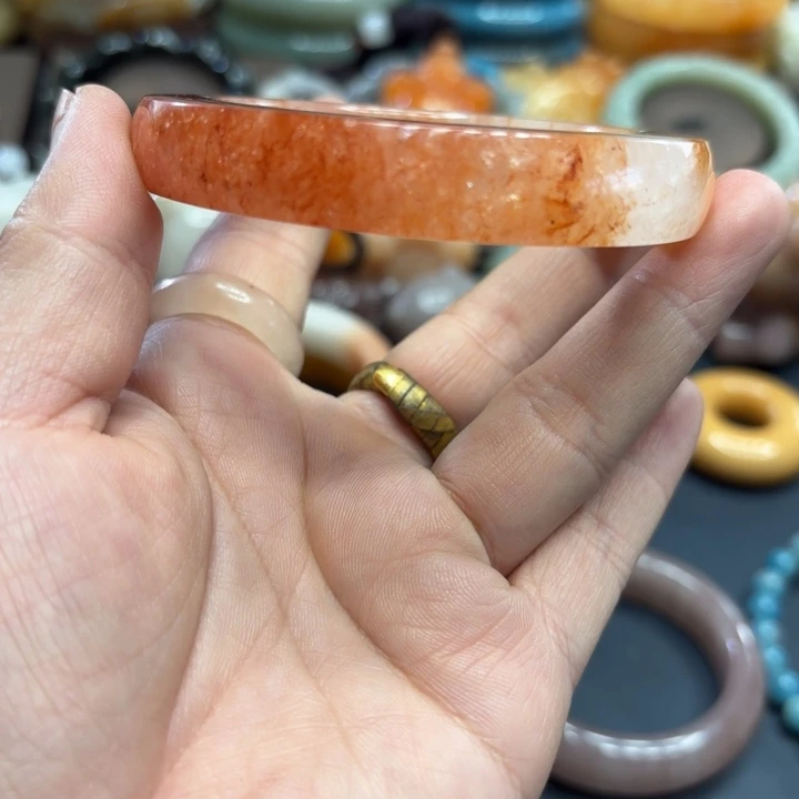 ****泡石英岩玉合金颈饰