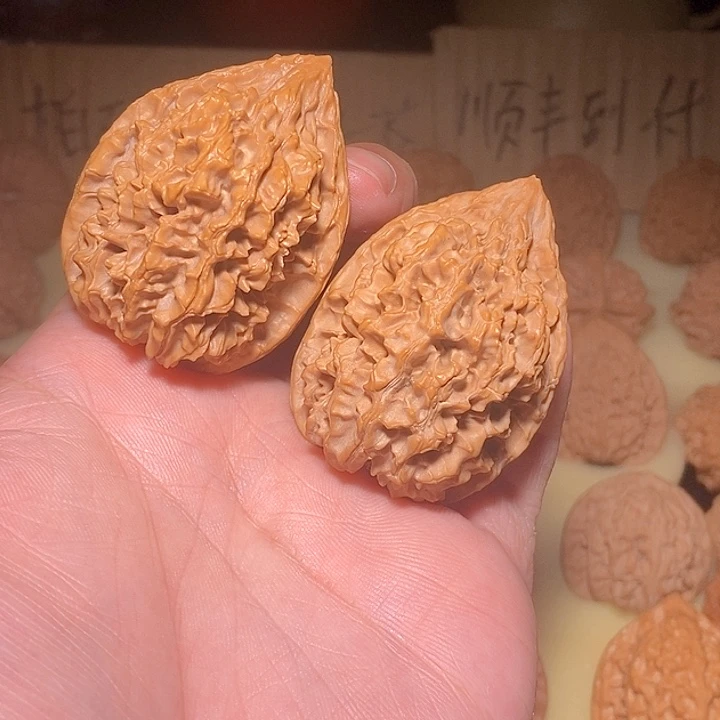 文玩核桃手把件野生鸡心