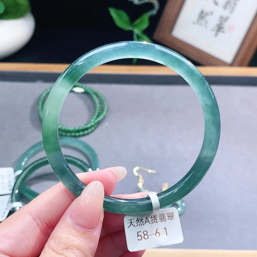翡翠手镯（圆镯）未镶嵌