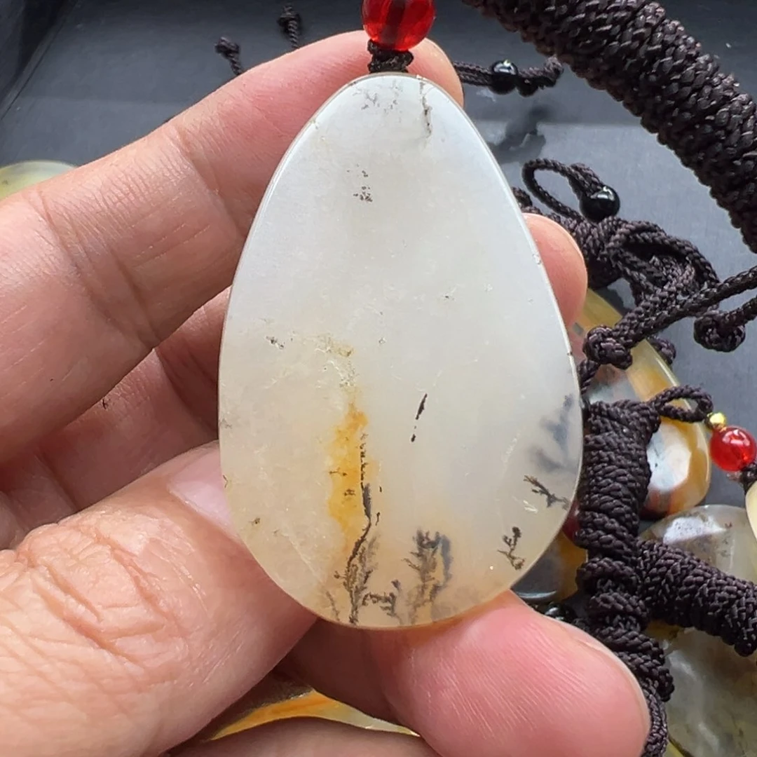 石英质玉未镶嵌颈饰狂****林