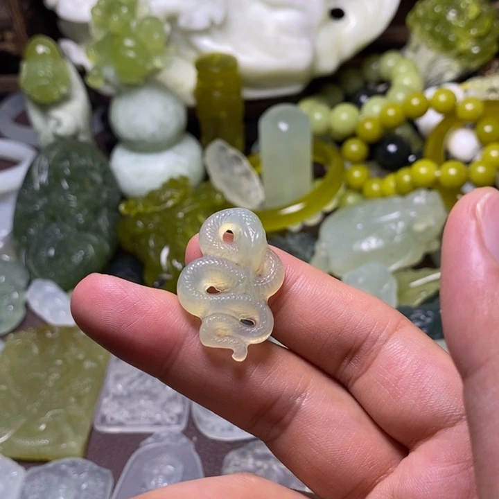 岫玉未镶嵌岫玉颈饰