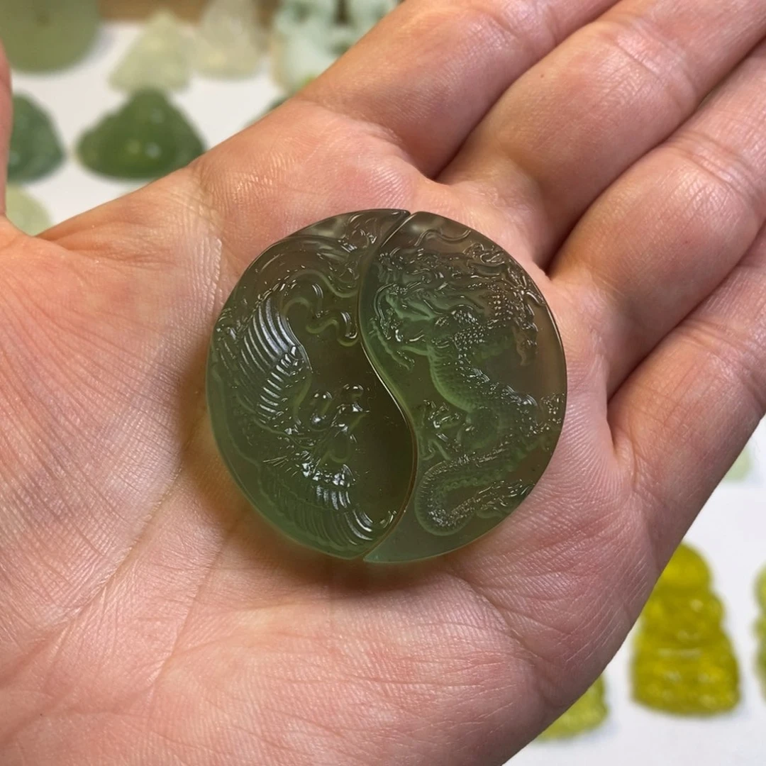 蛇纹石玉未镶嵌颈饰娴
