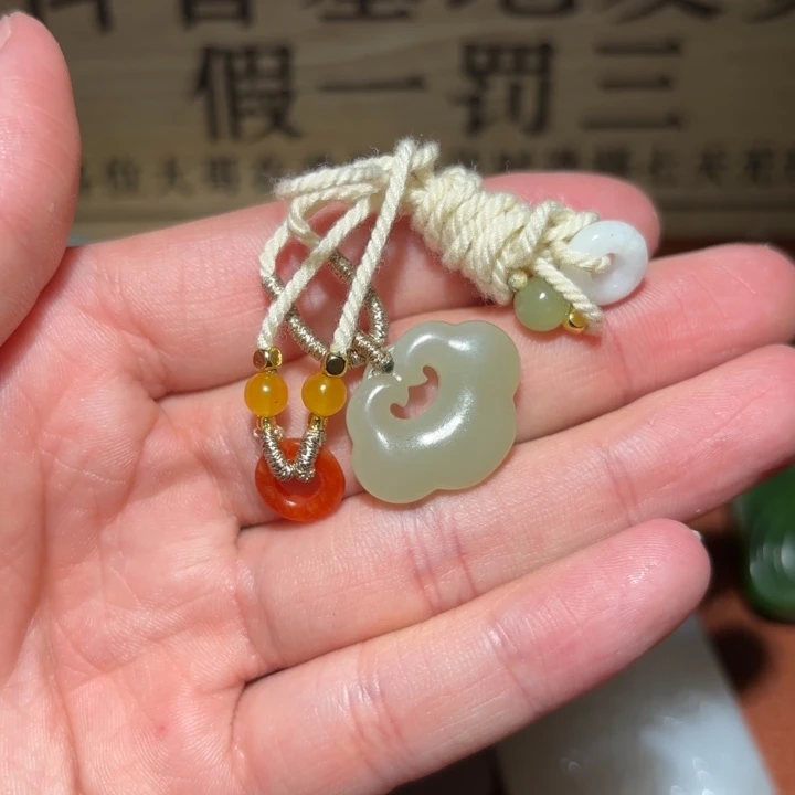 和田玉挂件未镶嵌承****