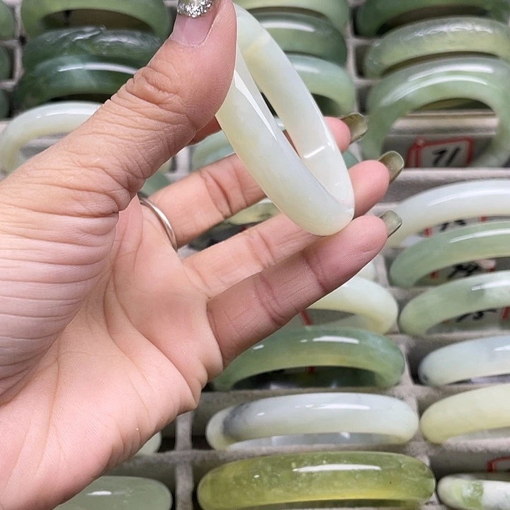 蛇纹石玉未镶嵌手镯72