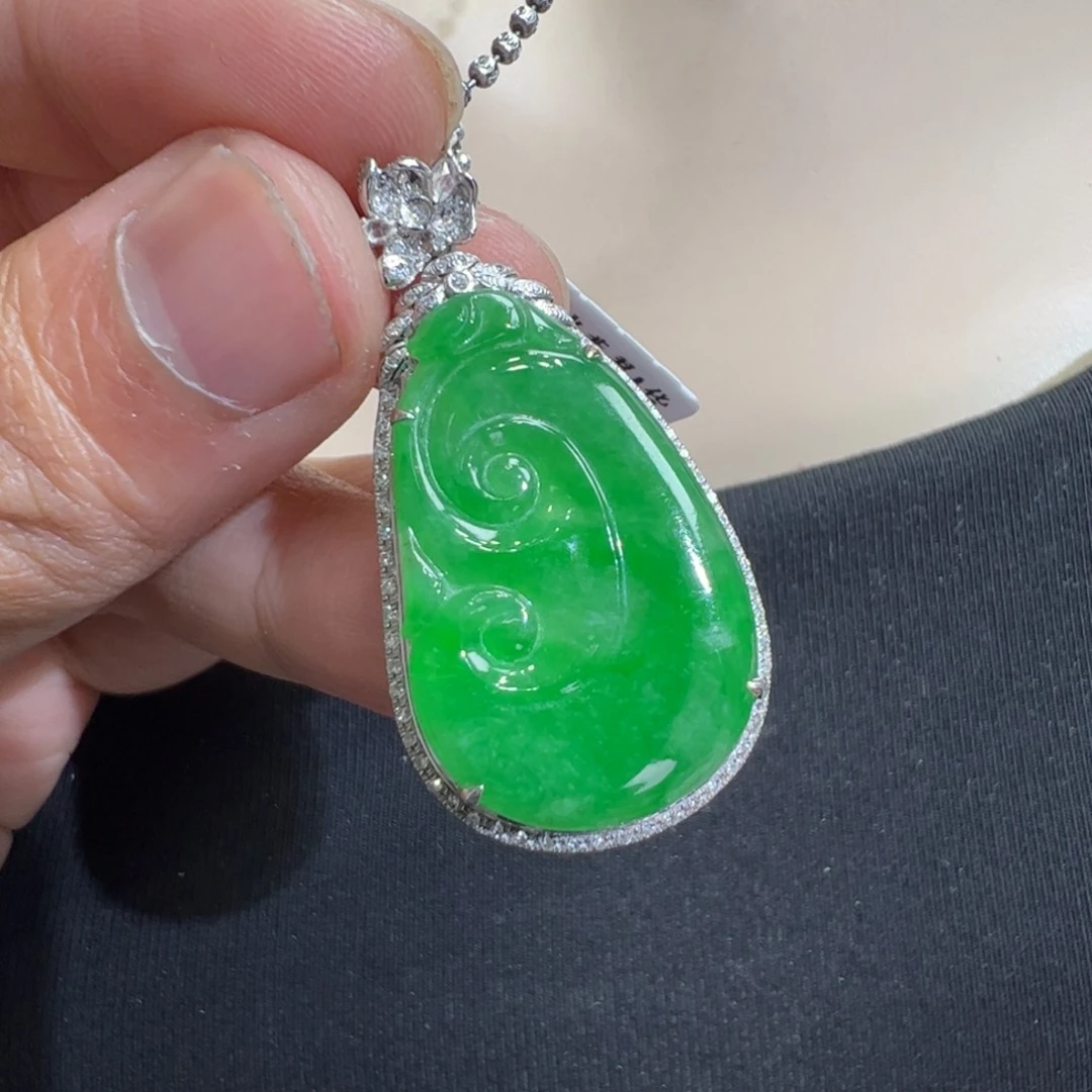 翡翠吊坠(不含链)18K金镶嵌