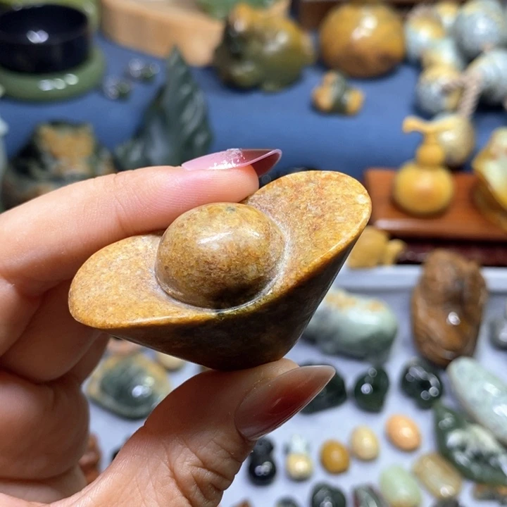 未镶嵌岫岩河磨玉（透闪石质玉）把件
