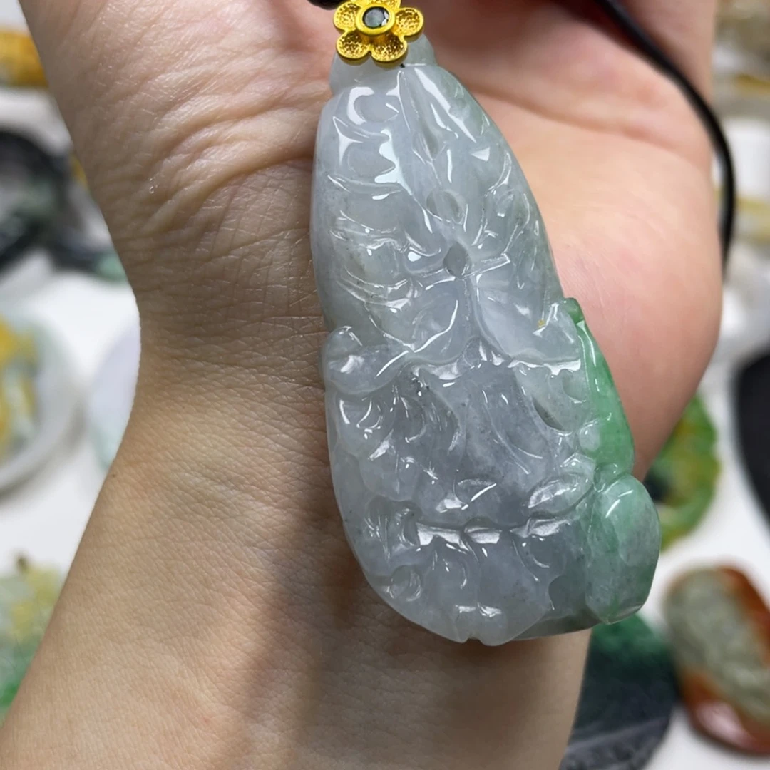 翡翠未镶嵌颈饰牌子