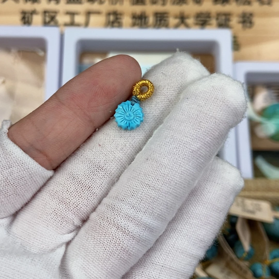 未镶嵌琥珀珠宝奇石小**?