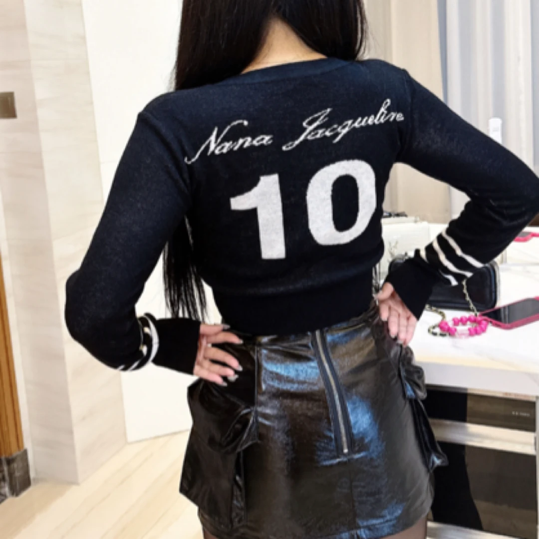 歪宝喊自家姐妹快来 原创设计明星款开衫