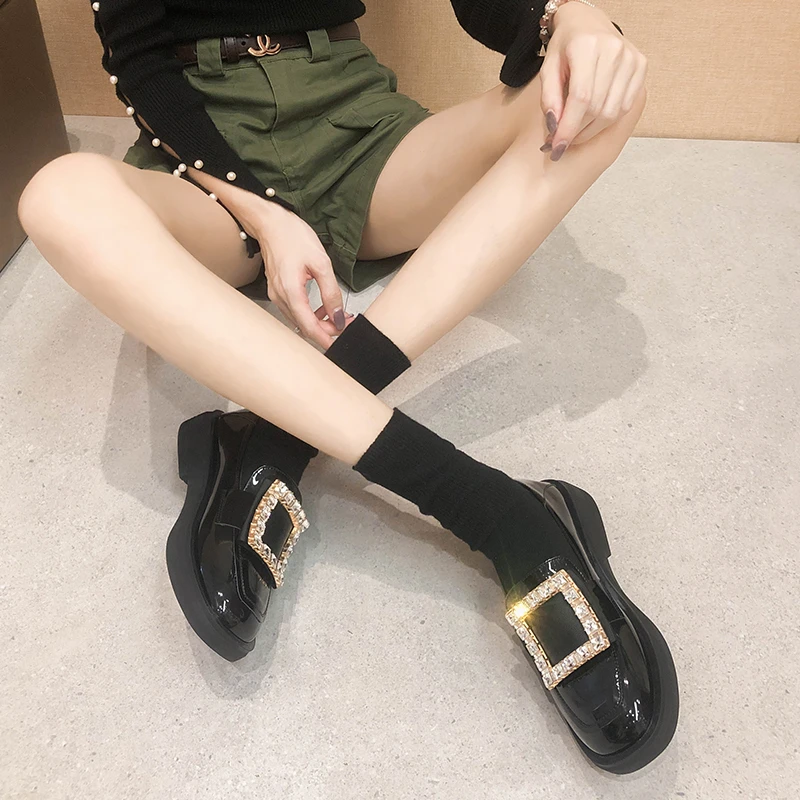 一脚蹬乐福鞋女2025春秋新款漆皮英伦风小皮鞋平底水钻方扣厚底鞋