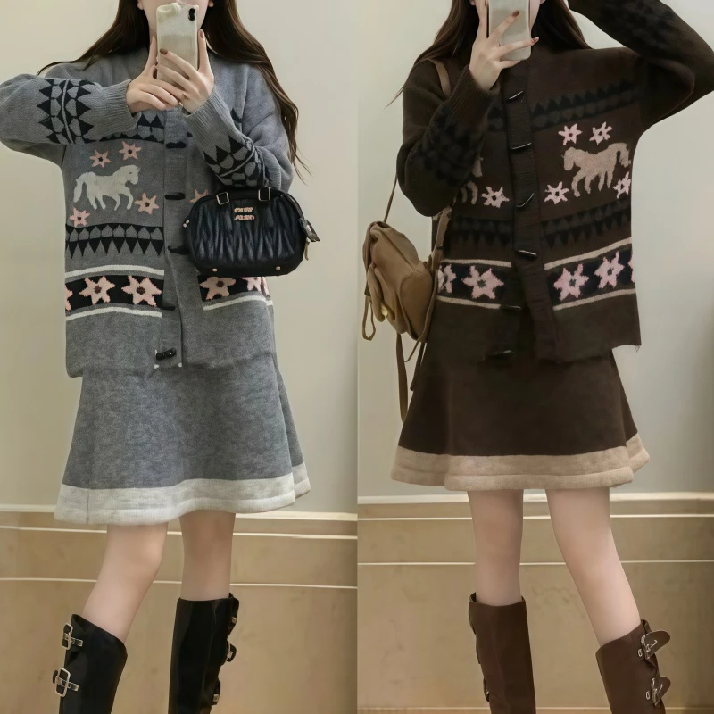 2025大码秋冬新款胖MM软糯牛角扣针织开衫高腰半身裙毛衣两件套