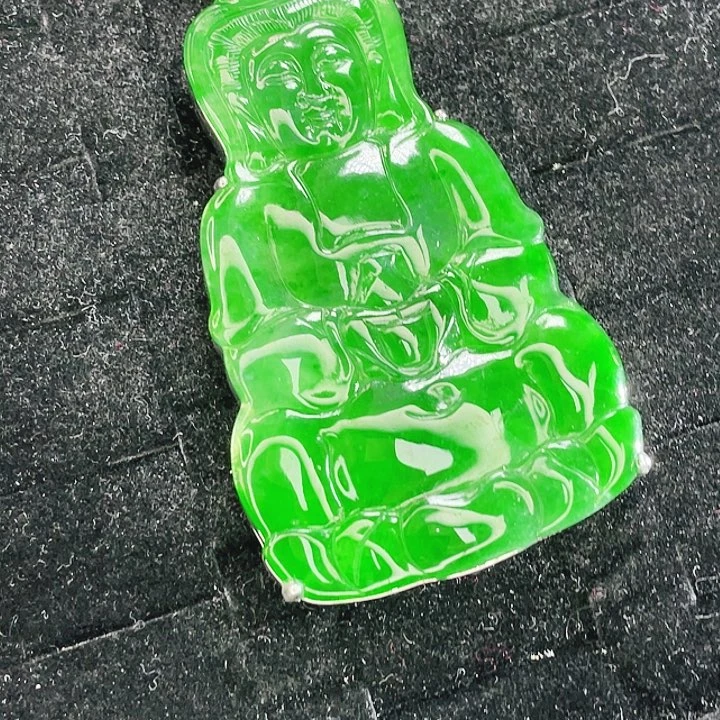 翡翠未镶嵌颈饰95