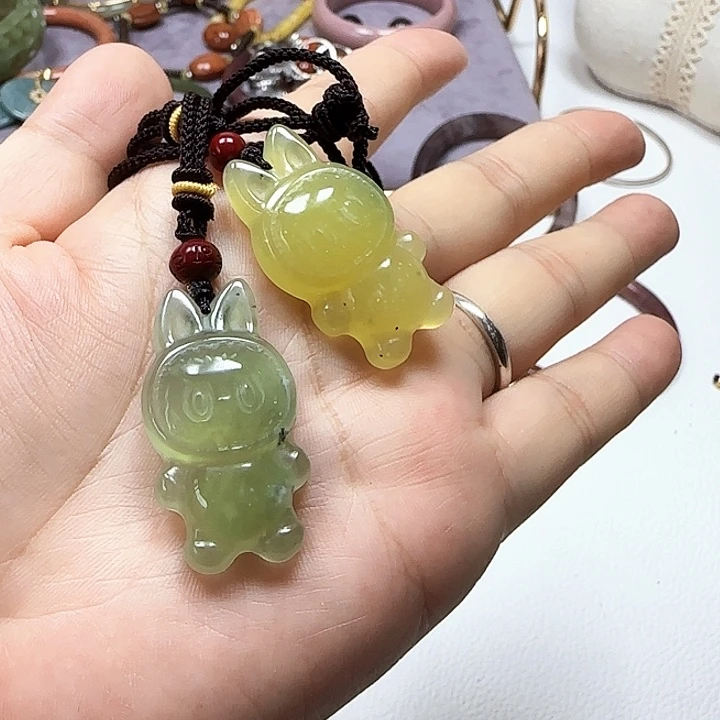 蛇纹石玉未镶嵌颈饰