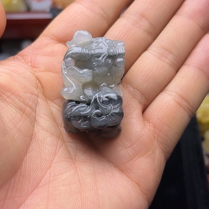 石英质玉（黄龙玉）颈饰未镶嵌