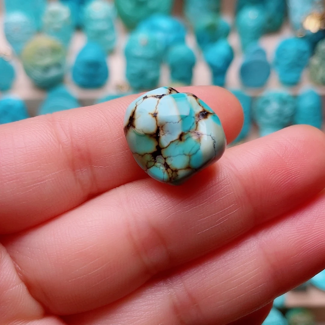 绿松石未镶嵌颈饰