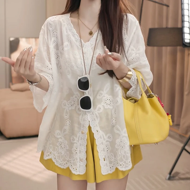 洋气休闲百搭气质短袖2025夏季新款显瘦高级感V领单排扣衬衫