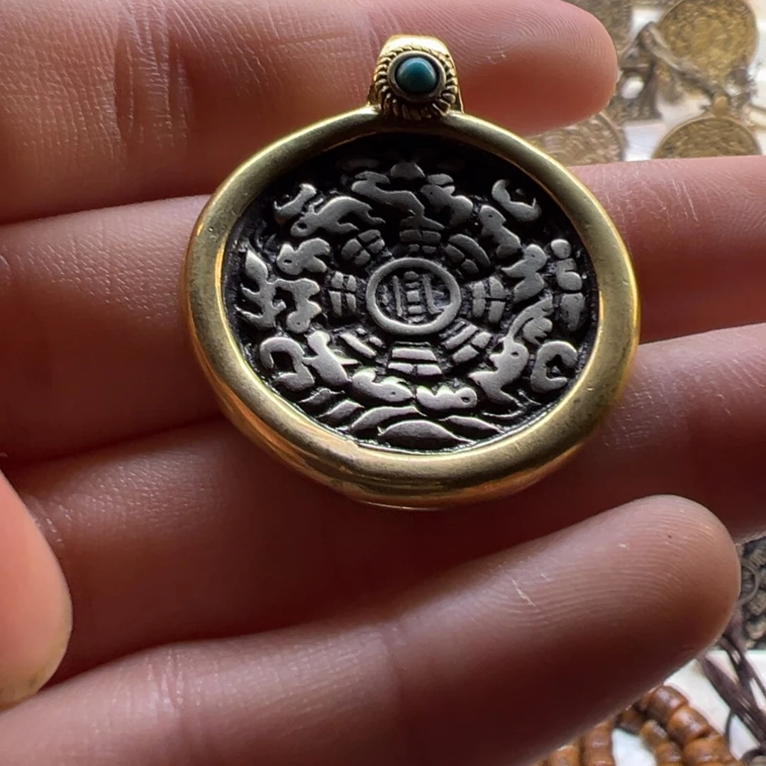 琉璃颈饰九宫八卦牌