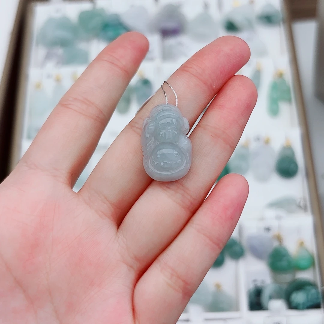 翡翠颈饰未镶嵌财神