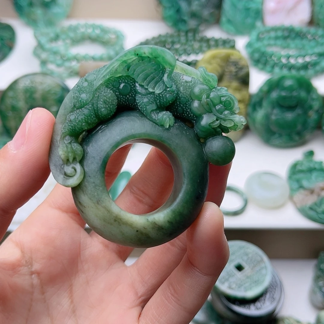 独山玉把件未镶嵌阿****?