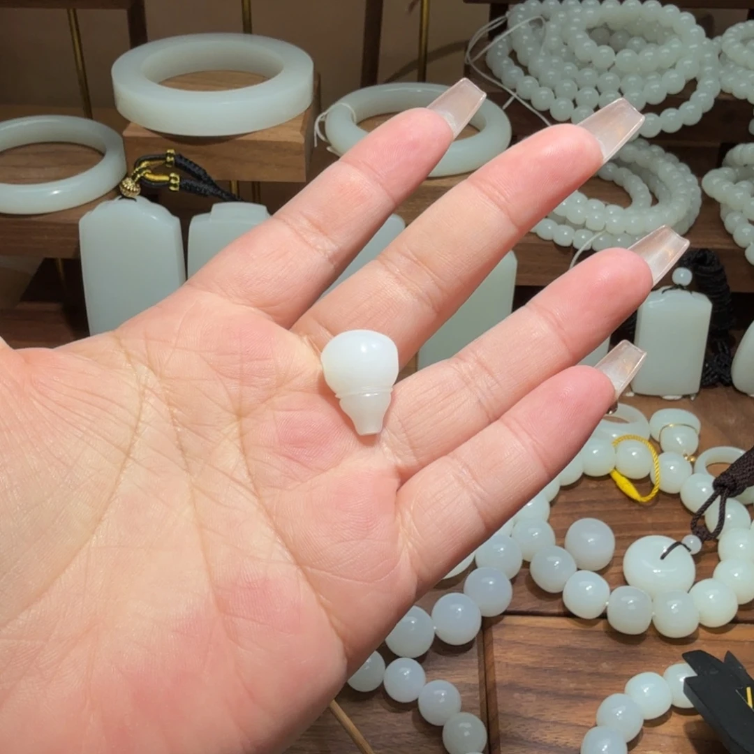 笨***珍和田玉未镶嵌戒指