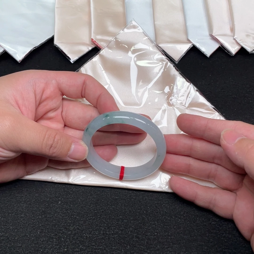 柔***儿翡翠未镶嵌手镯54贵妃