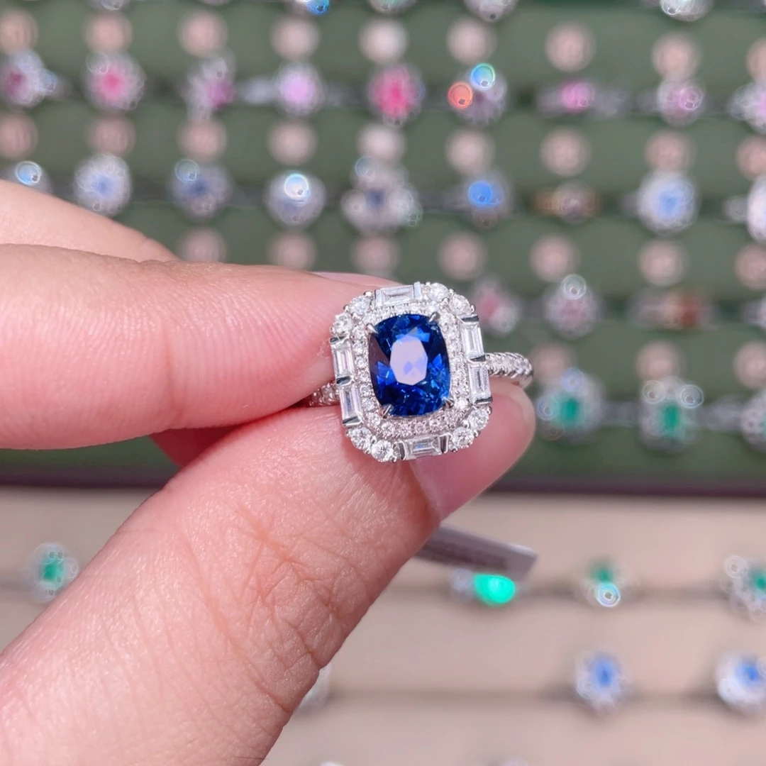 蓝宝石戒指18K金镶嵌2.19ct 无烧皇家蓝