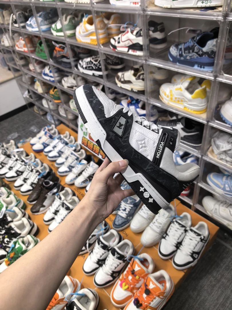 99新 LouisVuitton/路易威登 黑白牛仔trainer