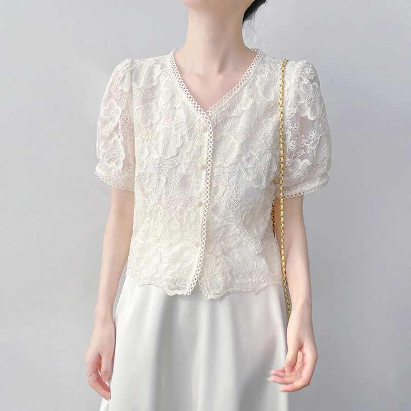 Q619刺绣提花蕾丝V领衬衫女2025夏季新款时尚气质小个子短款上衣
