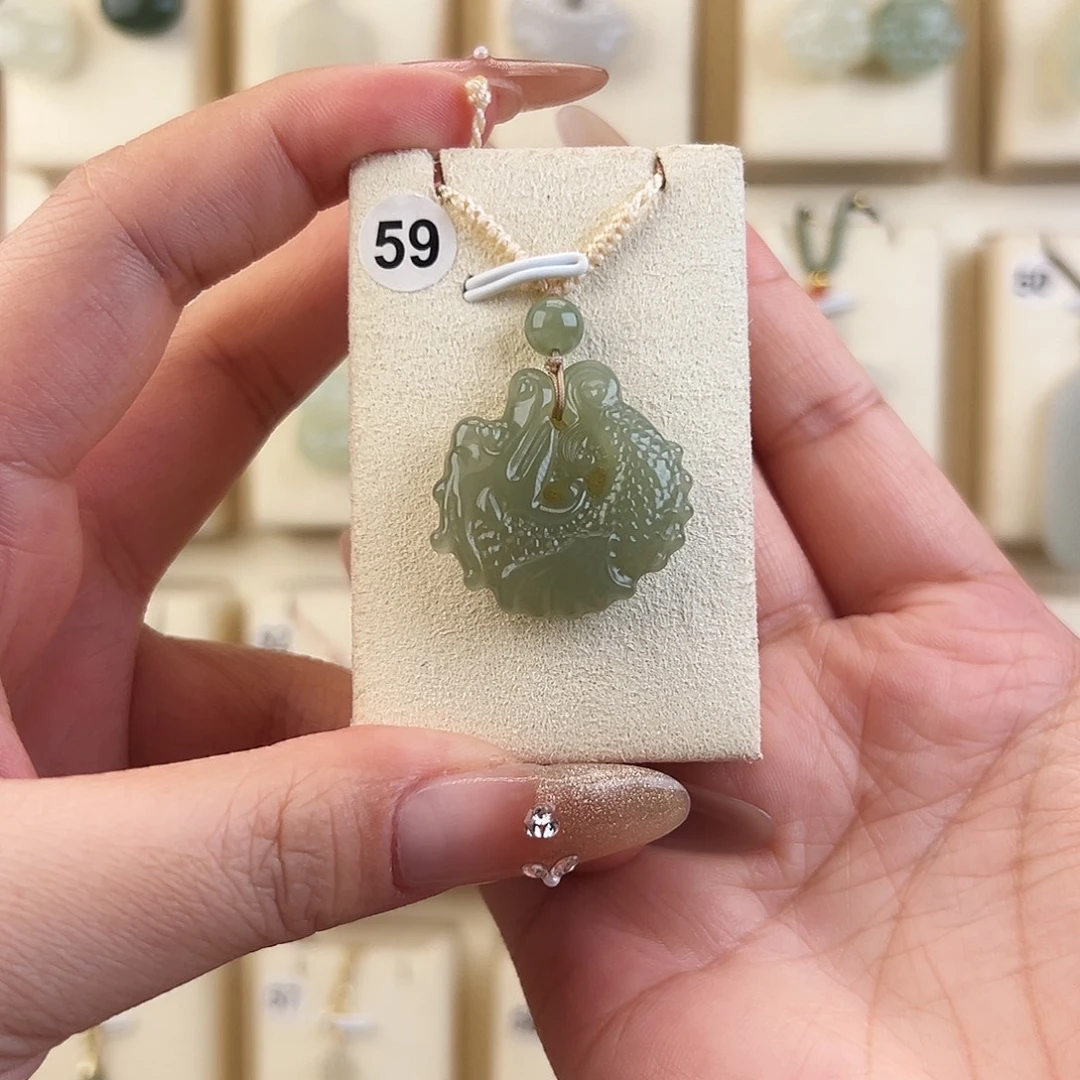 和田玉未镶嵌吊坠(赠链)