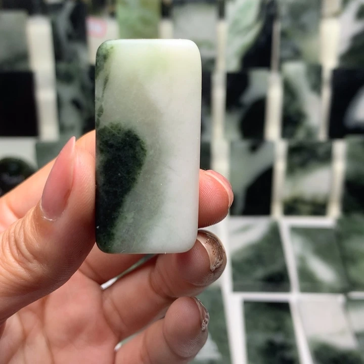 独山玉颈饰未镶嵌