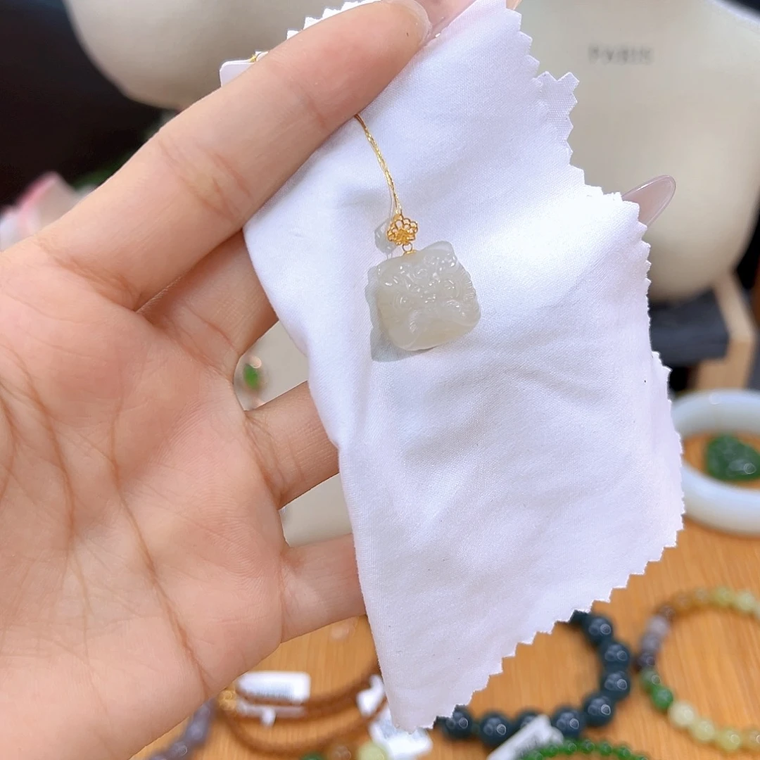 和田玉18K金镶嵌颈饰sj