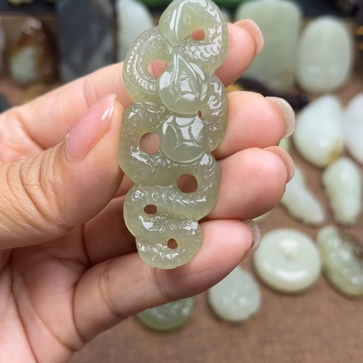 和田玉未镶嵌颈饰