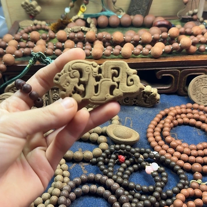 龙涎香方战国龙微瑕香牌