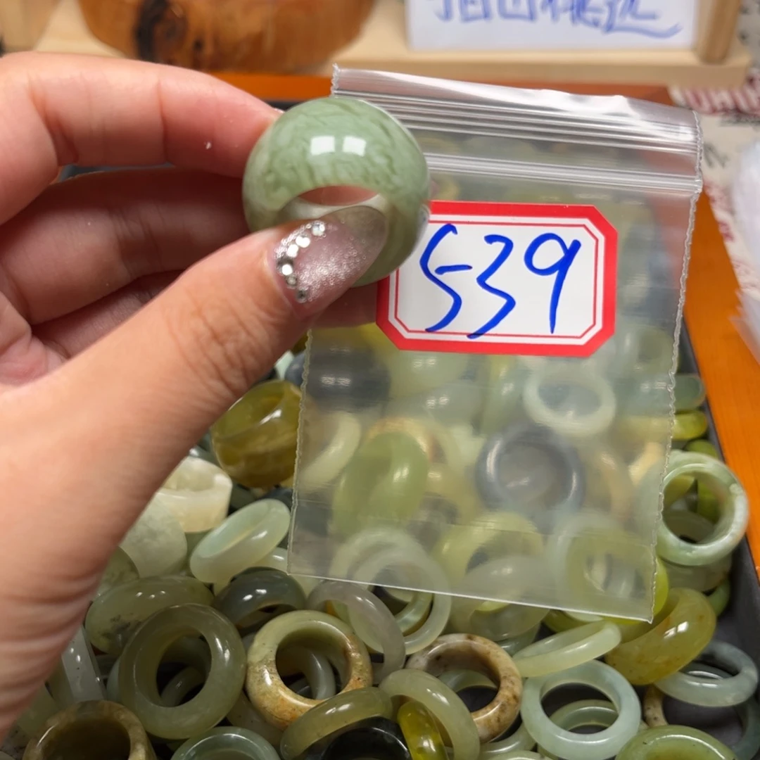大***稳蛇纹石玉未镶嵌珠宝奇石