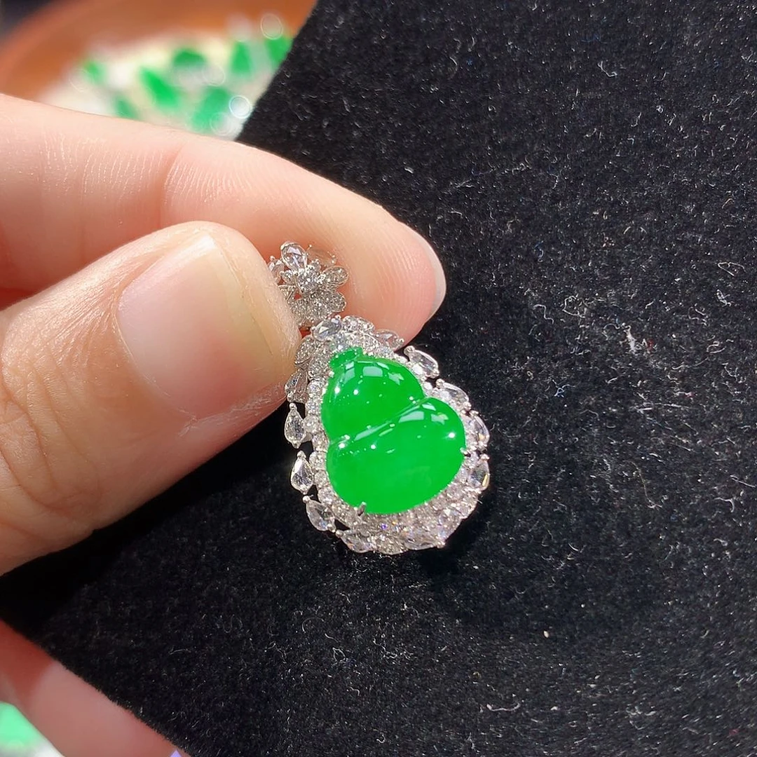 翡翠18K金镶嵌颈饰