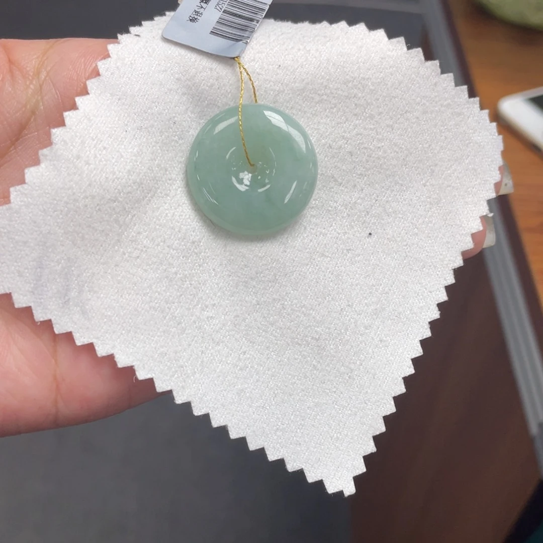 翡翠未镶嵌颈饰平安扣