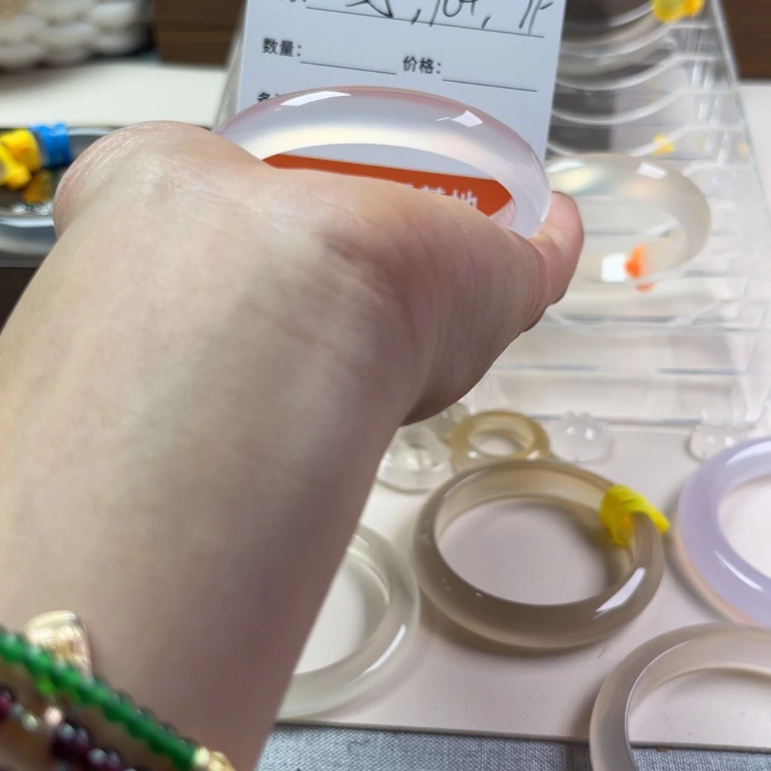 手镯玛瑙/玉髓未镶嵌H**N