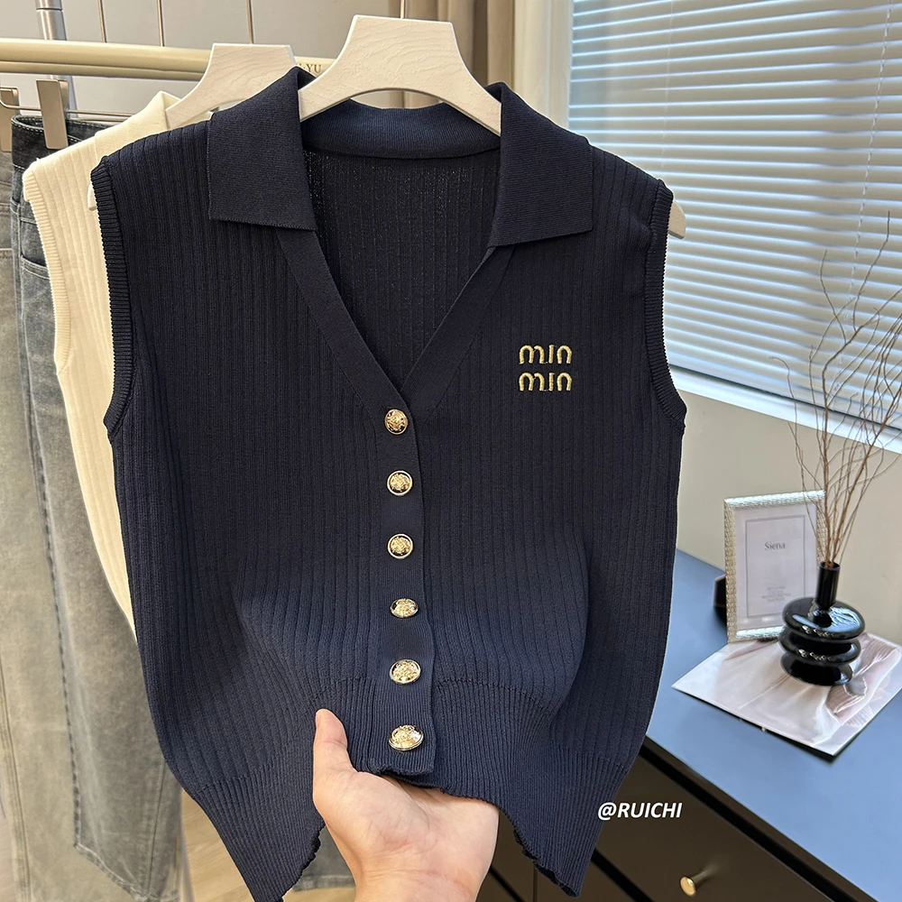 2026新款韩版小V领轻奢金属扣字母刺绣小个子无袖薄款针织开