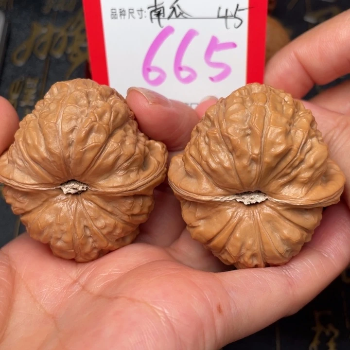 吊坠桃核文玩了吗