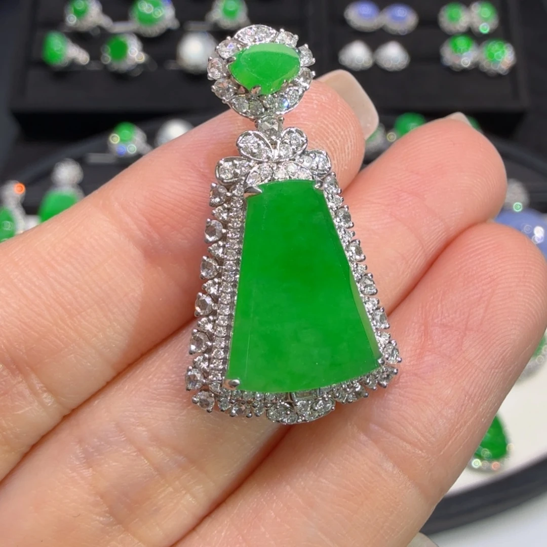 翡翠18K金镶嵌颈饰收到货48小时鉴赏期