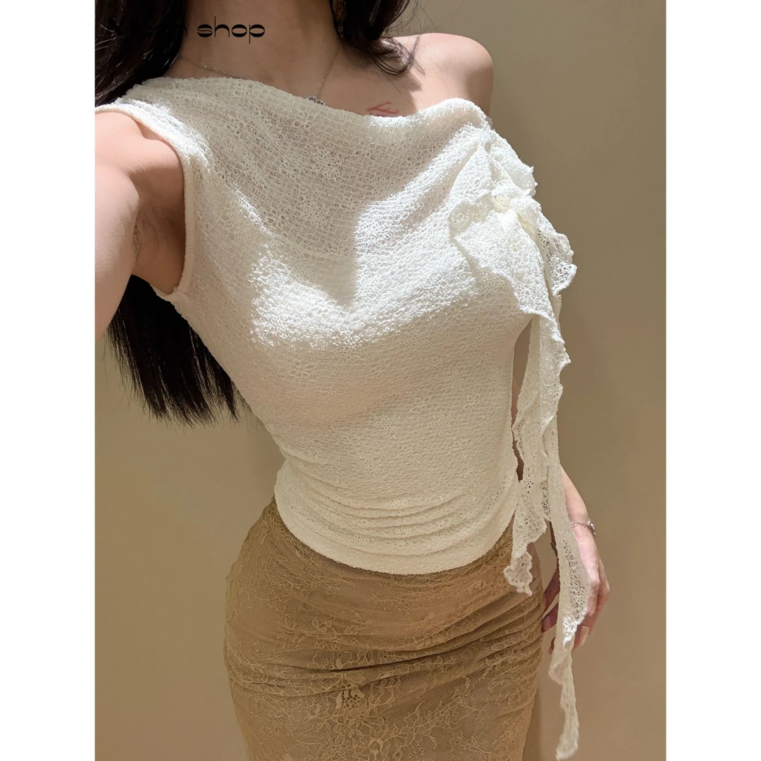 Moon 大也池白色荡领镂空蕾丝短袖t恤女荷叶边修身斜肩上衣-X574